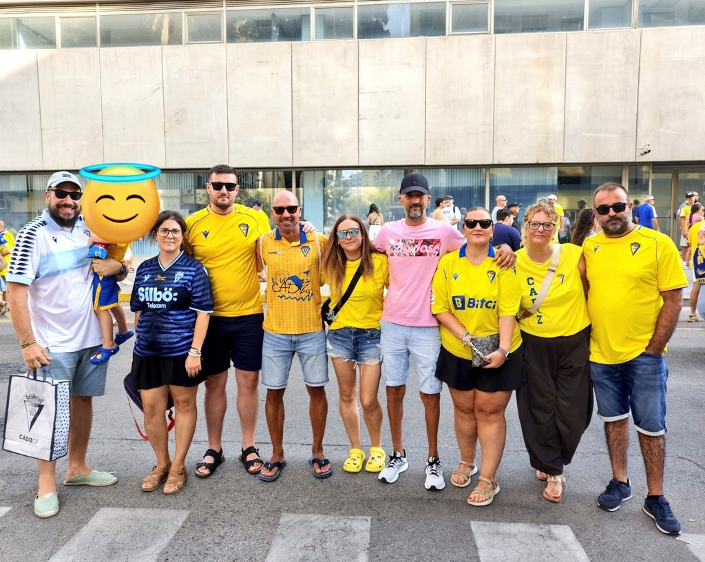 anticueva11's tweet photo. 💛PREVIA #ANTICUEVA💙
Lo mejor de volver el fútbol al Nuevo Mirandilla sin ninguna duda es recuperar las previas con tu gente; los únicos que entienden este veneno que te lleva a ponerte la camiseta amarilla con alerta roja por altas temperaturas.
⚽¡Disfruten!🍻 https://t.co/Gn6zpvL6A1