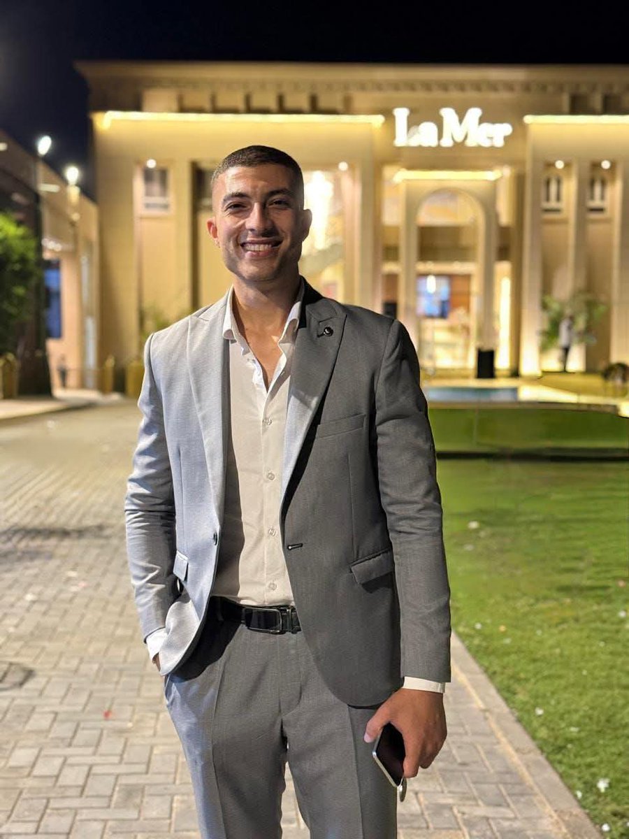 لا تُصحح لأحد سوء ظنه بِك ،
هو يُريد أن يراكَ سيء حتى إن جِأتهُ بألف بُرهان ."