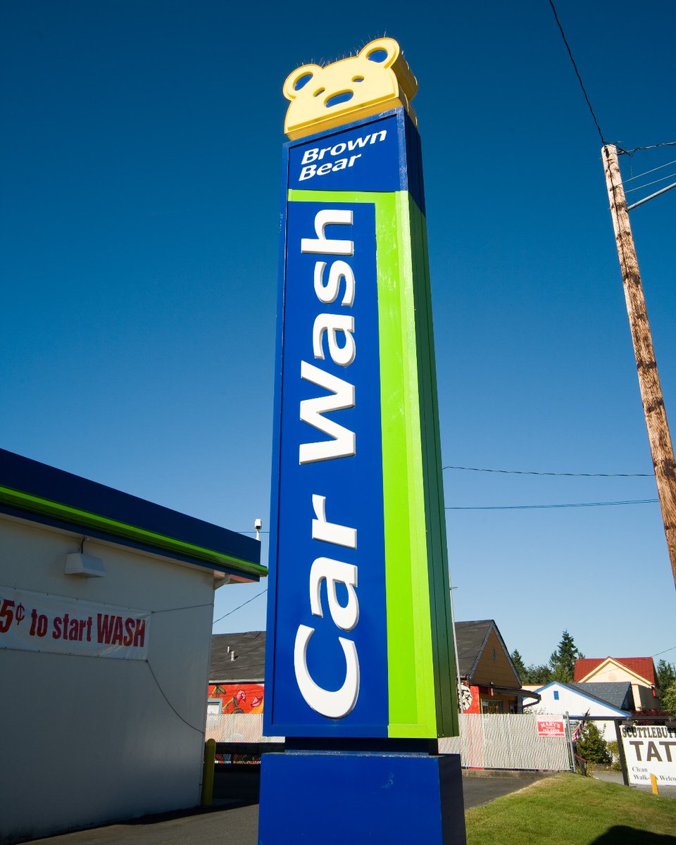 Spot the big yellow bear and let the car wash magic begin! Our friendly mascot is always ready to guide you to a squeaky-clean ride. 🐻💚✨