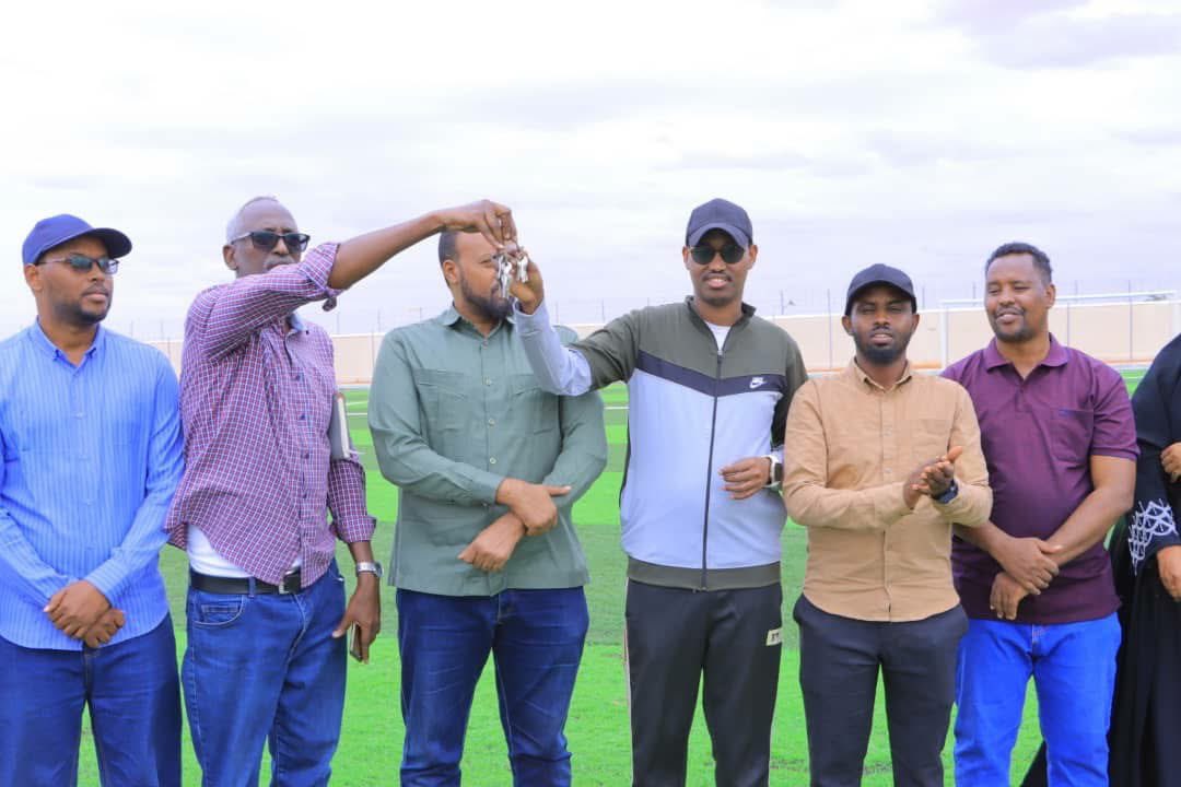 cunayee's tweet photo. Today the Youth of #Caabudwaaq district in central Somalia’s Galmudug state have a modern new football stadium 🏟️ which will enhance youth participation in sports, youth development and integration .
#GalmudugState #Abudwaak #Somalia 🇸🇴 https://t.co/I8zaLKAp8H