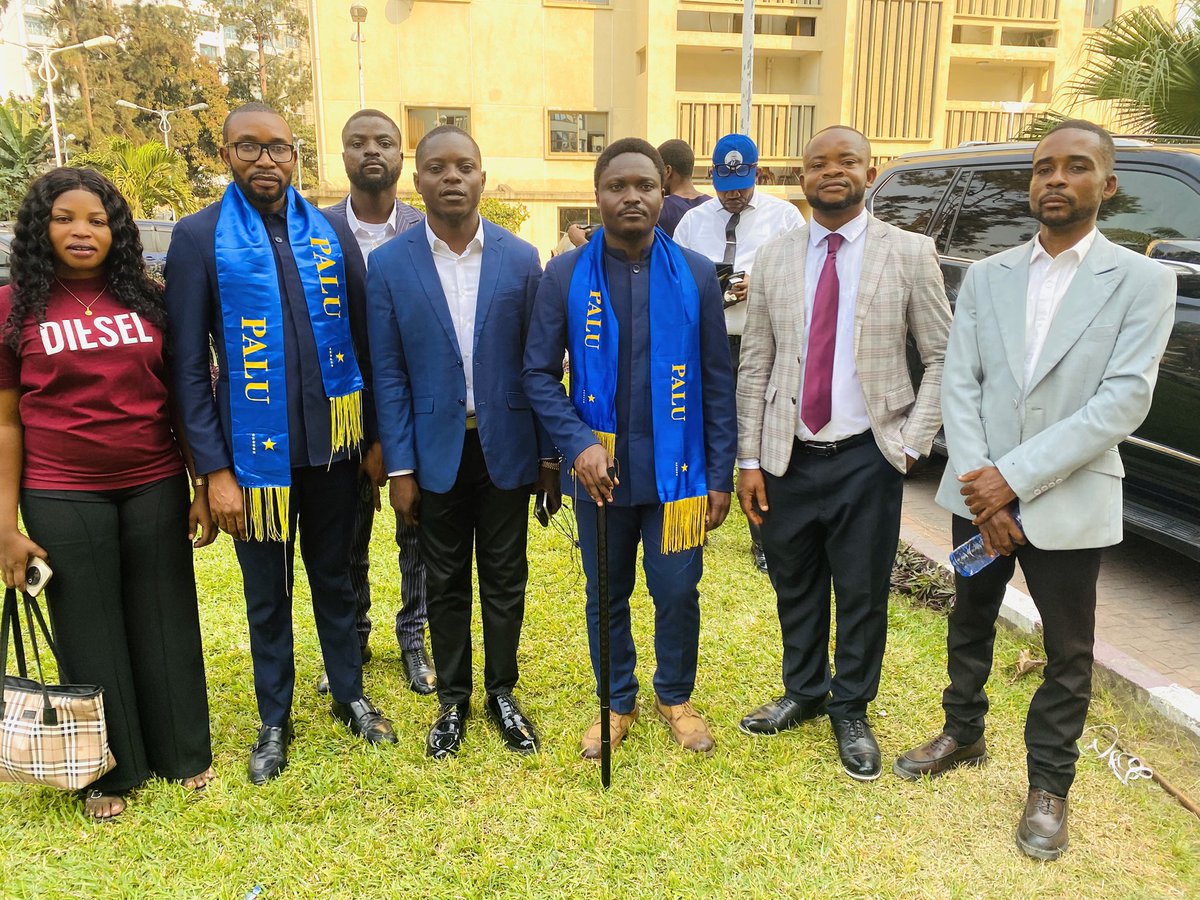 #RDC 
J’ai eu le privilège de participer avec mes collègues Coordonnateurs Nationaux Adjoints du <a href="/officiel_palu/">Parti Lumumbiste Unifié</a> à la cérémonie de remise et reprise, entre le ministre sortant et entrant au ministère du tourisme son Excellence Me. DIDIER MAZENGA MUKANZU.

Fructueux mandat #DMM.