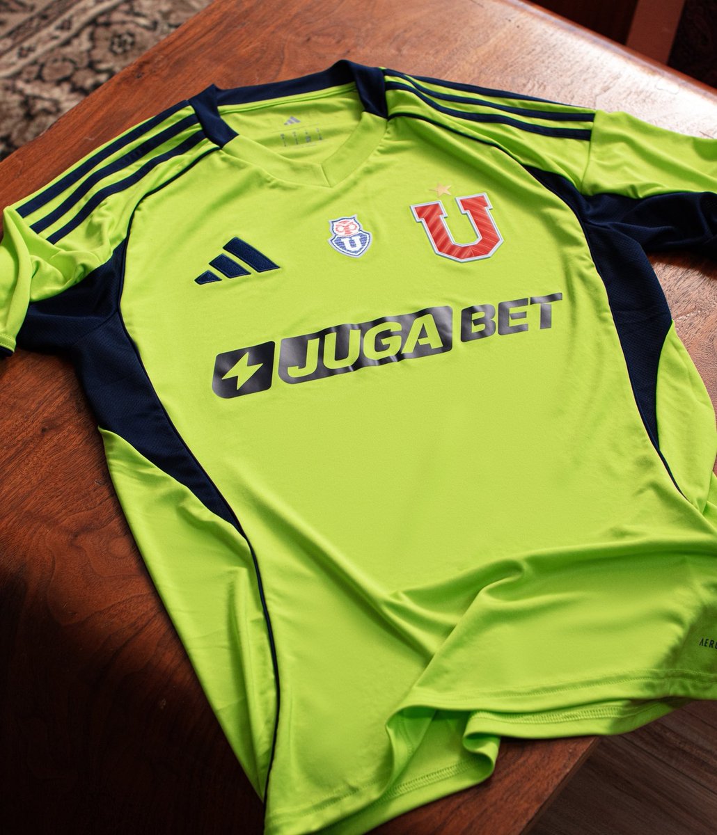 GranPa0l0's tweet image. Entre todos quienes sigan mi cuenta y hagan RT a este tuit, sortearemos 2 de estas hermosas camisetas de LaU.
Desde ahora ya