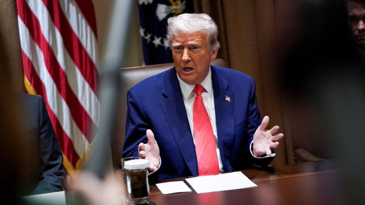 #SONDAKİKA 

ABD Başkanı Trump, Avrupalı liderlerle görüşmesinin çok iyi geçtiğini, Putin ile Zelenskiy'nin bir araya geleceği ve kendisinin de katılacağı üçlü zirve için hazırlıklara başladığını açıkladı.