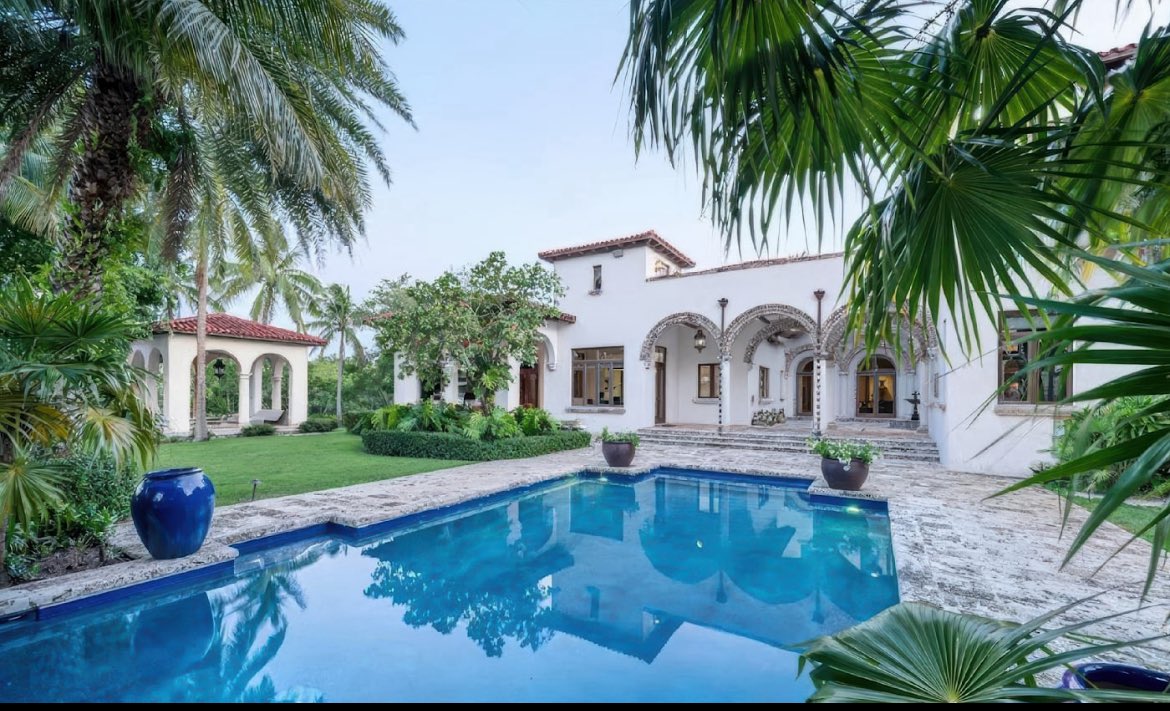Scott_L_Porter's tweet photo. New listing in Gables Estates FL 

Classic Mediterranean or Neutral White? 

$27,500,000 
- 11,500 sqft 
- 8 beds 
- 10 (2) baths 
- private gated community 
- 388’ water frontage with only one neighbor https://t.co/UiN3rOkZ2c