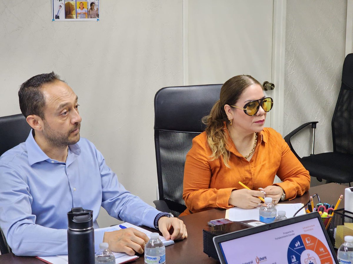 Con el objetivo de impulsar herramientas tecnológicas que fortalezcan el aprendizaje de niñas, niños y jóvenes, me reuní con Pola Salmun Smeke, directora general de @UNETE_mx. 

🤝 Juntos trabajamos para fortalecer el equipamiento de las Aulas de Medios en escuelas de Hidalgo.