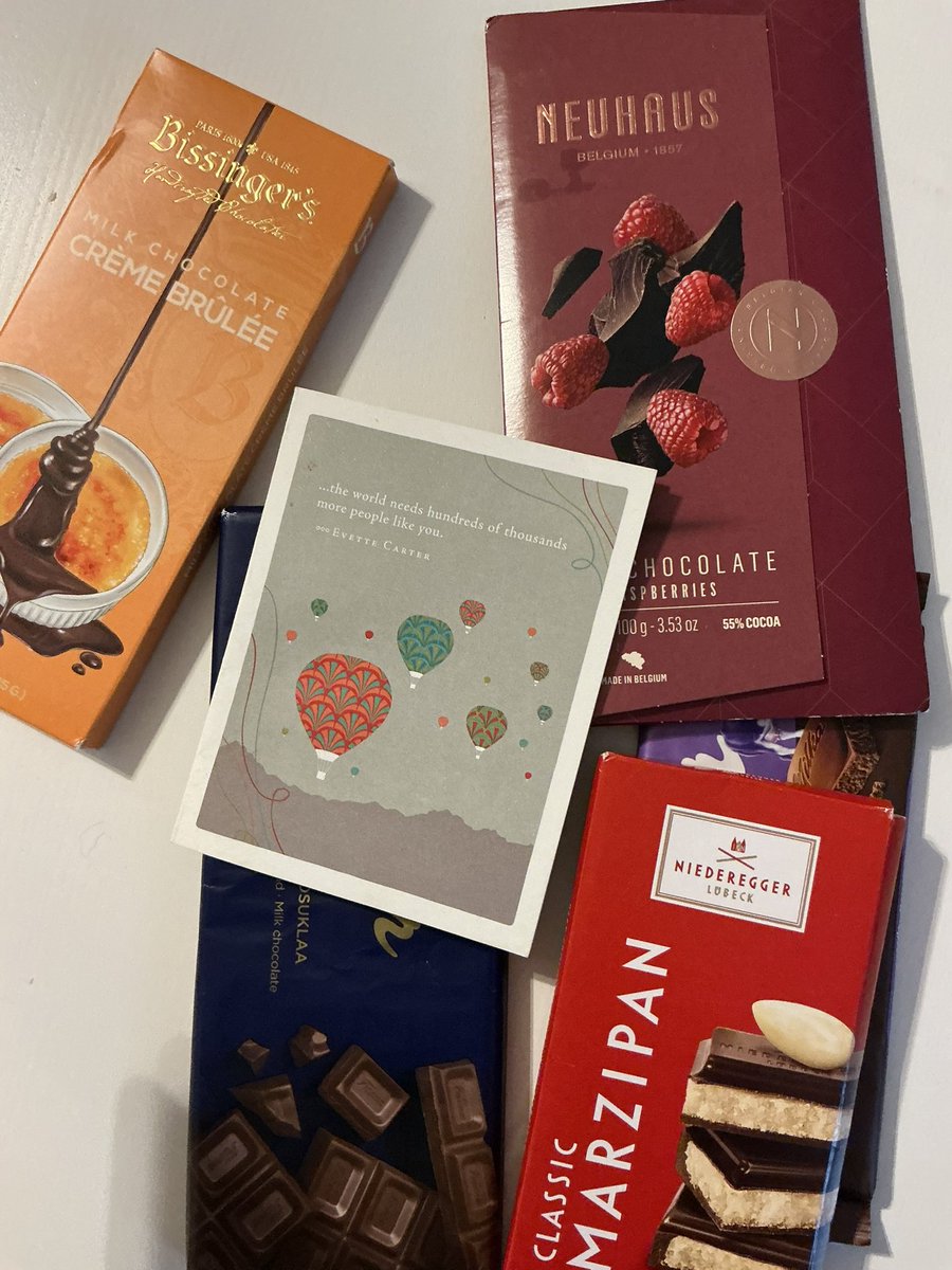 Canxuki's tweet image. Today I received this sweet gift from my dear friend @gabbylcarrillo. I feel so lucky to have amazing friends supporting me in this amazing journey as a #NewPI. And this arrived just on time for the first anniversary of the lab! 

#ChocolateLover #Grateful #MissYou ❤️