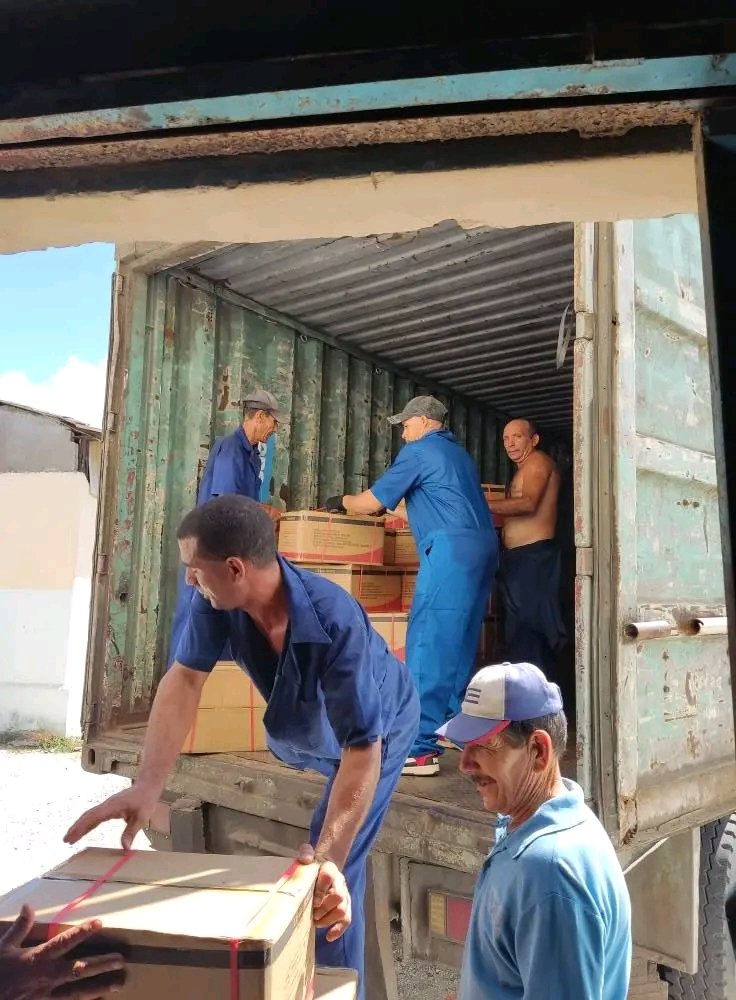 🔵🔴⚪️ #|Cuba se alista para el inicio del curso escolar 2025-2026. En este proceso, #Proved contribuye con la distribución de base material de estudio hacia los municipios.
Comprometidos con nuestro objeto social continuamos #SustentandoElFuturo en #Holguín.
#HonorHolguinero