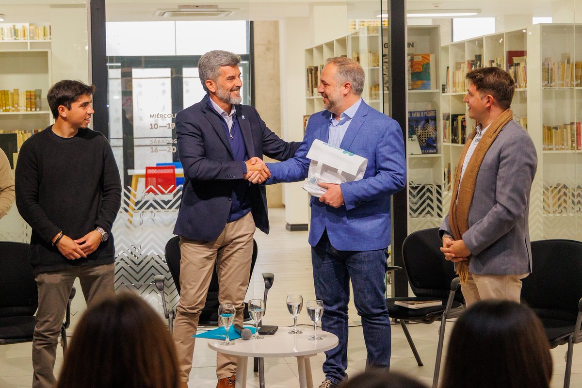 MatiasStevanato's tweet photo. Compartimos con estudiantes de Tunuyán, Junín, Maipú y Ciudad el Programa “Si estudiara al otro lado del Atlántico: Un Puente entre Mendoza y Normandía”, que abre nuevas puertas de formación e intercambio para nuestras juventudes.
Gracias al intendente @UlpianoSuarez por recibirnos y acompañar esta iniciativa que proyecta a Mendoza hacia el futuro 🙌🏻