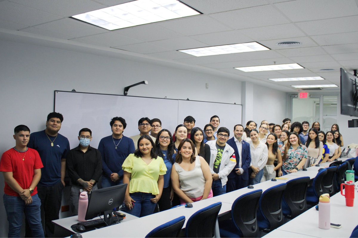 Hoy en #UNITEC SPS platiqué con estudiantes de Relaciones Internacionales y Derecho sobre los temas de <a href="/UNFPA_Honduras/">UNFPA Honduras</a>. 
Me encantó escuchar sus ideas y cómo las juventudes pueden aportar y ser agentes de cambio desde su propia visión.
