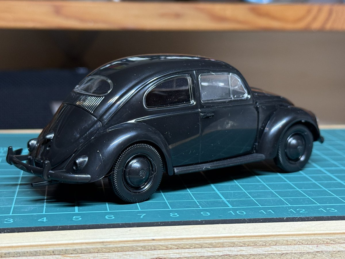 スケビ9月号に掲載していただいた #アオシマ さんの #楽プラ #フォルクスワーゲン 。テストショットはこんな感じ。製品版ではホイールキャップやバンパーはメッキされるはずです。その他窓枠などは良質なシールが付属するはず。
簡単な製作記をば。