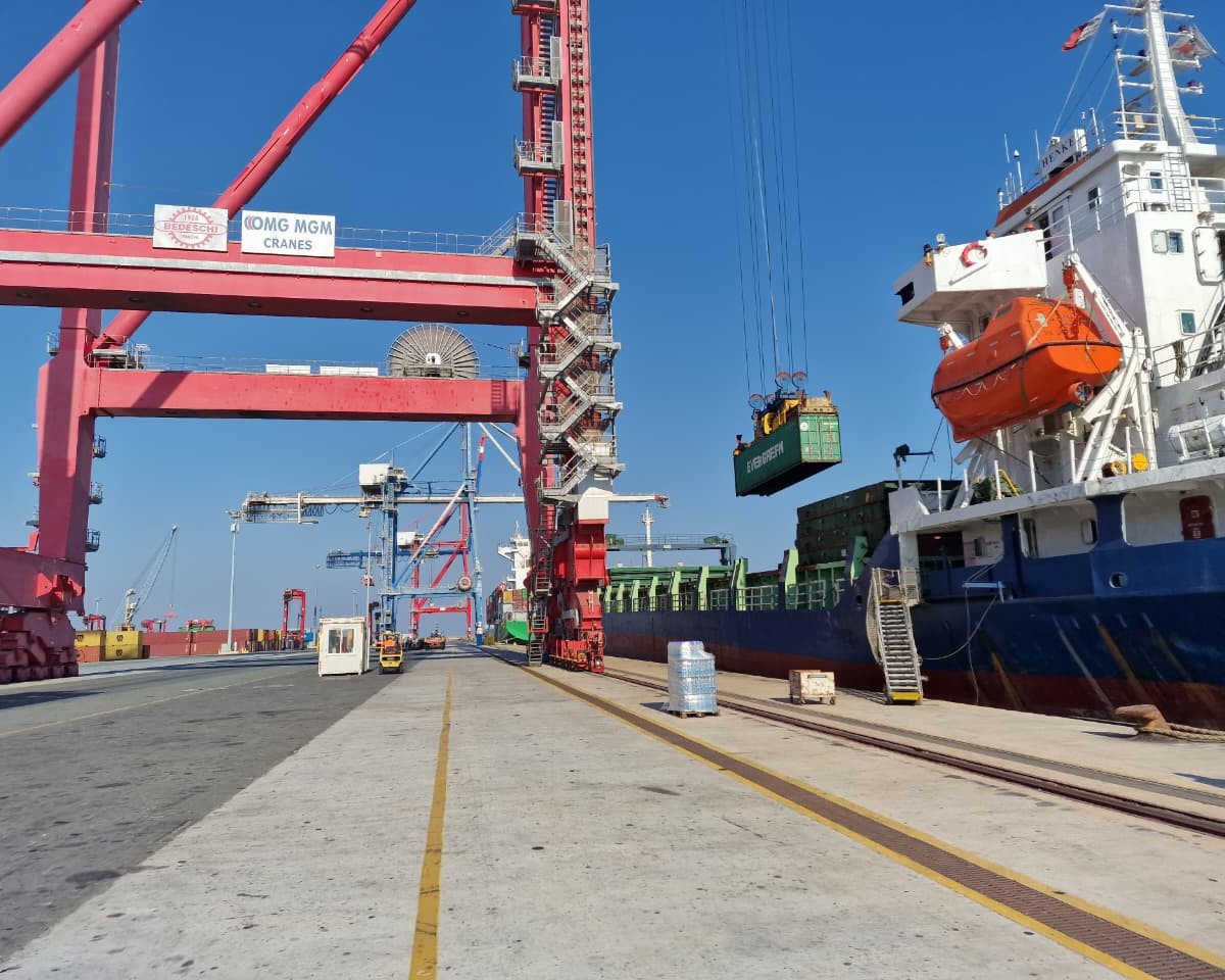 Η Κυπριακή Δημοκρατία συνεχίζει την εφαρμογή της πρωτοβουλίας του Σχεδίου Αμάλθεια για συμβολή στην αντιμετώπιση της ανθρωπιστικής κρίσης στη Γάζα.

Σε αυτό το πλαίσιο αναχώρησε χθες βράδυ από το Λιμάνι Λεμεσού αποστολή ανθρωπιστικής βοήθειας ποσότητας 1,200 τόνων.

🔗