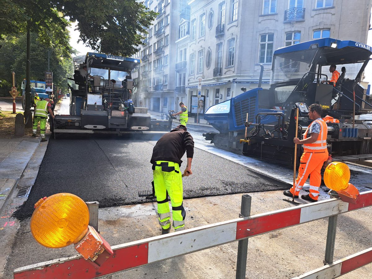 dimitristrobbe's tweet photo. 🚛🚧 Rabotage: fait. Asphaltage: finalisé. Marquage terminé. All systems check. Une Avenue des Nerviens asphaltée et améliorée ouverte à la circulation! Merci team #BM #Maintain #Viabuild #Avalon #Copro #Sweco #Trafiroad 💪✅ https://t.co/5GPDh8Mf5g