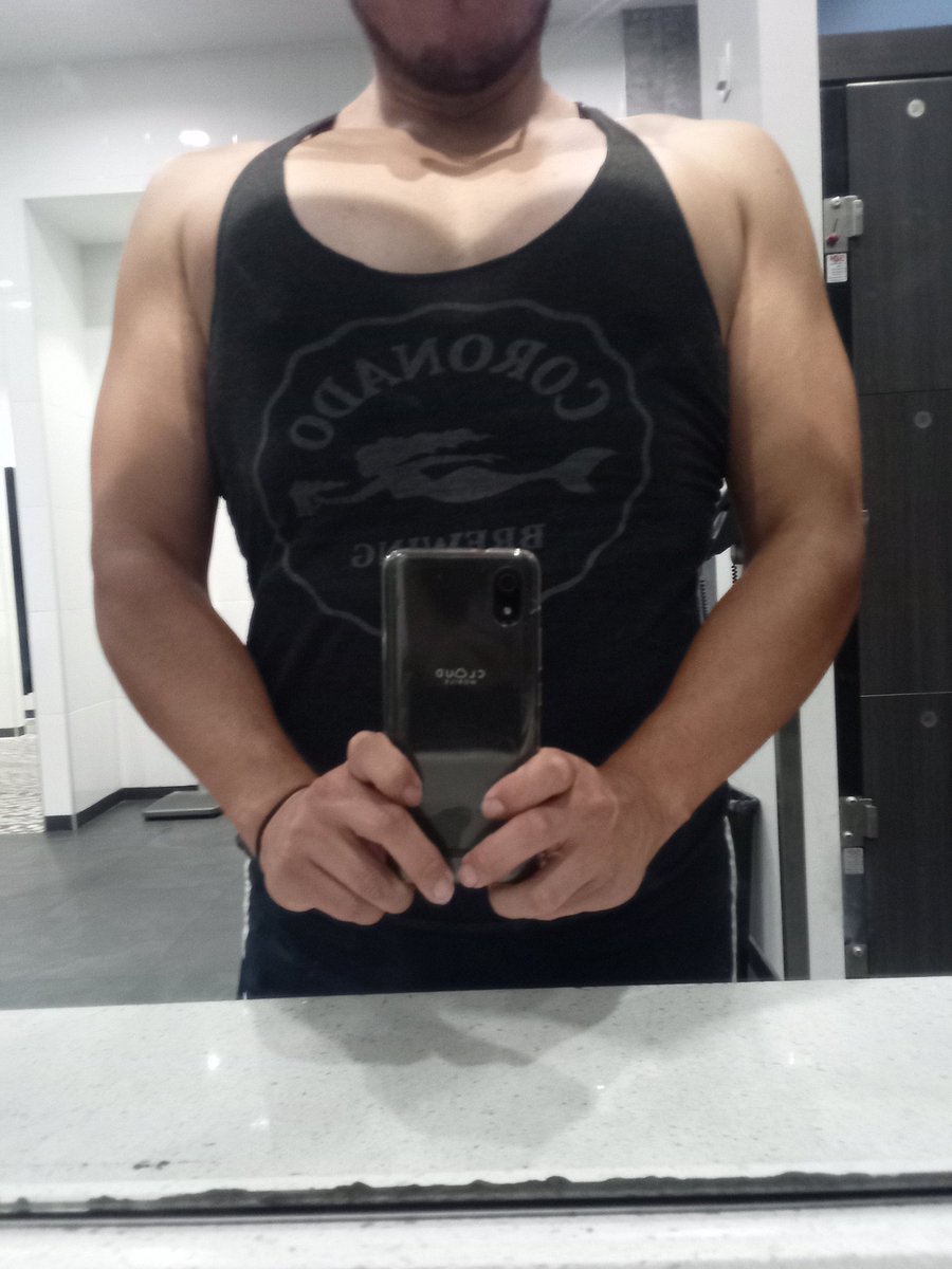 Sylver_10112's tweet photo. Progress pics!! Come thru back muscles!!! Thighs looking great as well! #bara #baraintraining #gymlife #musclenerd #muscleprogress #goals #fitness #furry #Hrothgar https://t.co/AkhK2tvoXi