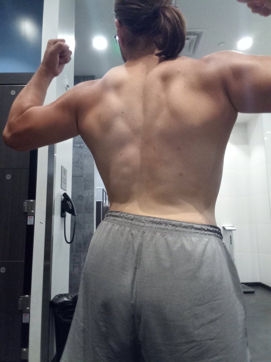 Sylver_10112's tweet photo. Progress pics!! Come thru back muscles!!! Thighs looking great as well! #bara #baraintraining #gymlife #musclenerd #muscleprogress #goals #fitness #furry #Hrothgar https://t.co/AkhK2tvoXi