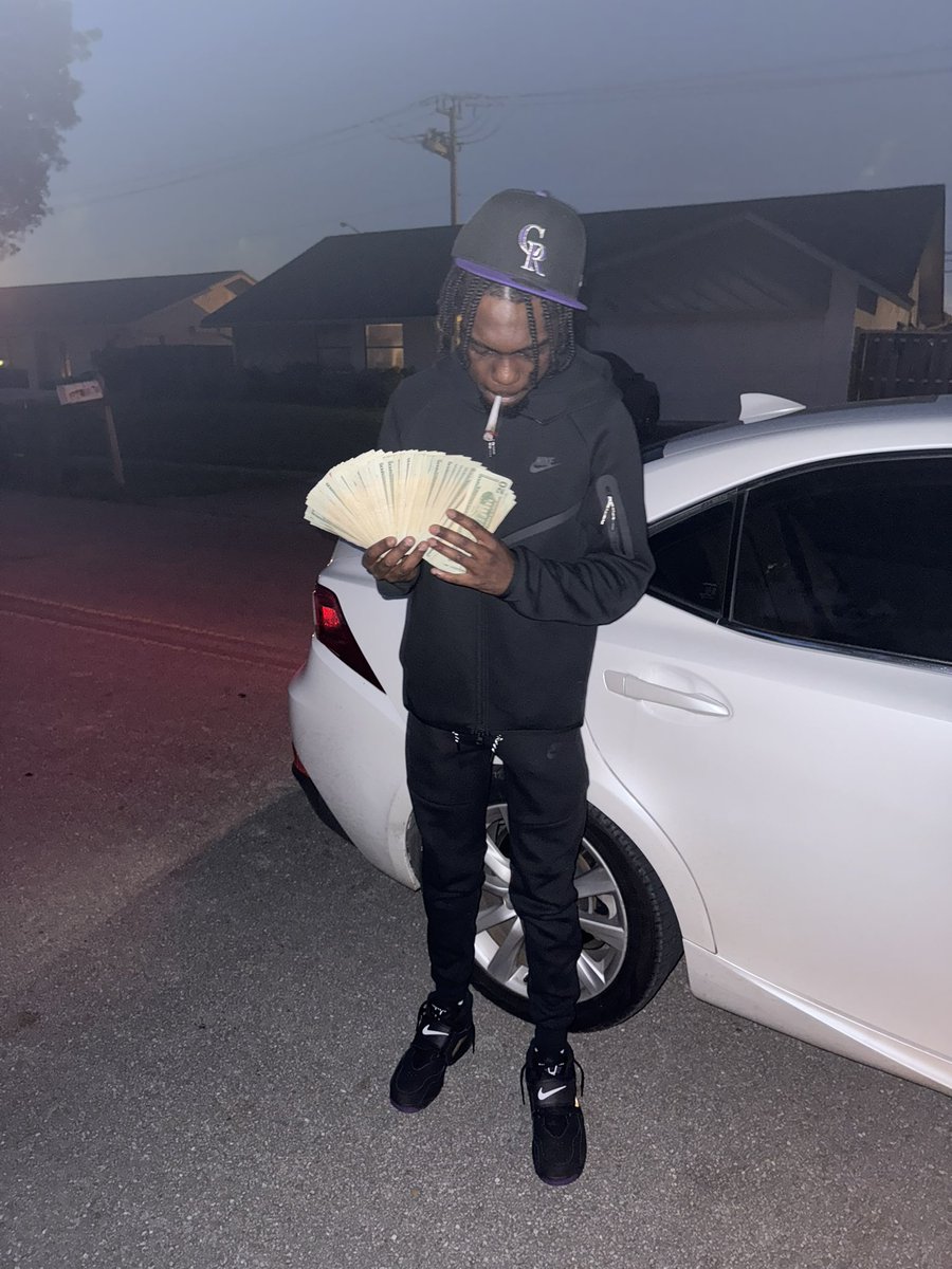 kmono150's tweet photo. Get ya rank up naw get ya bank up kno when it come to da fam I’ll take a pay cut #BGPG #WOCKSTAR #MISTAPOPPOE https://t.co/rVDsiPeYmh