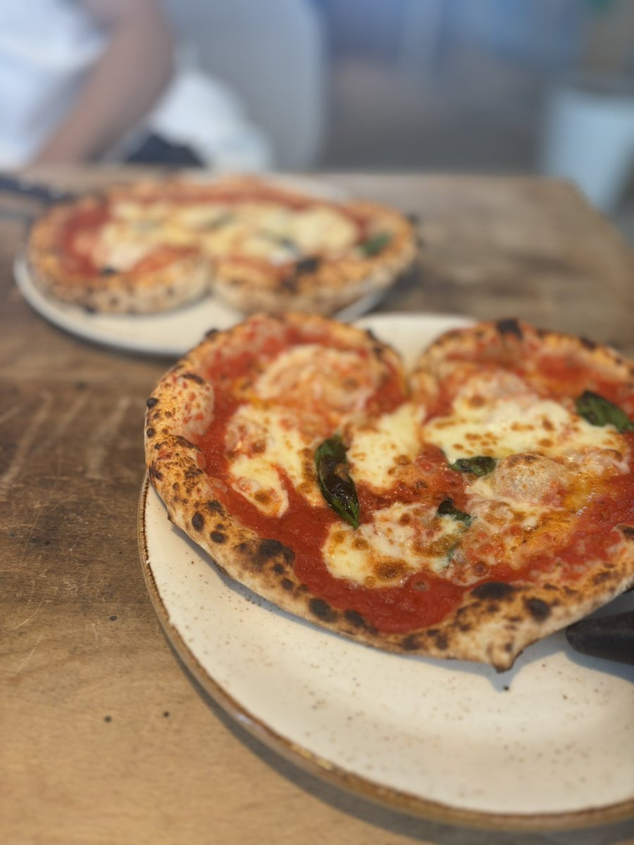 ひるみりにゃん🐈🧡

配信で言ってたハートのピザ🍕♡
めっちゃかわいくない？？😻ずっと食べてみたかってん！！いいやろーーー😏

今日も一日がんばろーね🐈‍⬛🎀
#パイナップルクラブ
#MIRI