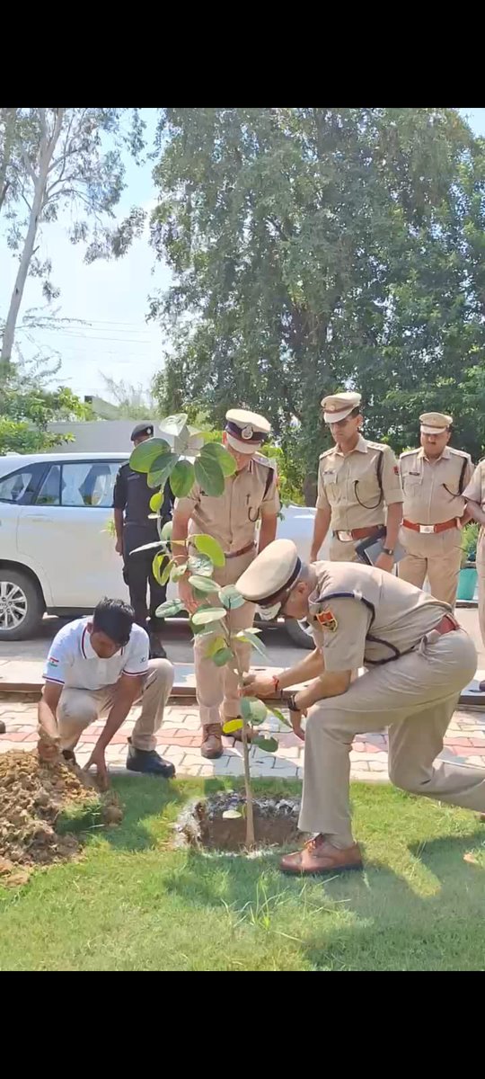 डीजीपी महोदय ने रेंज कार्यालय भरतपुर में वृक्षारोपण किया..