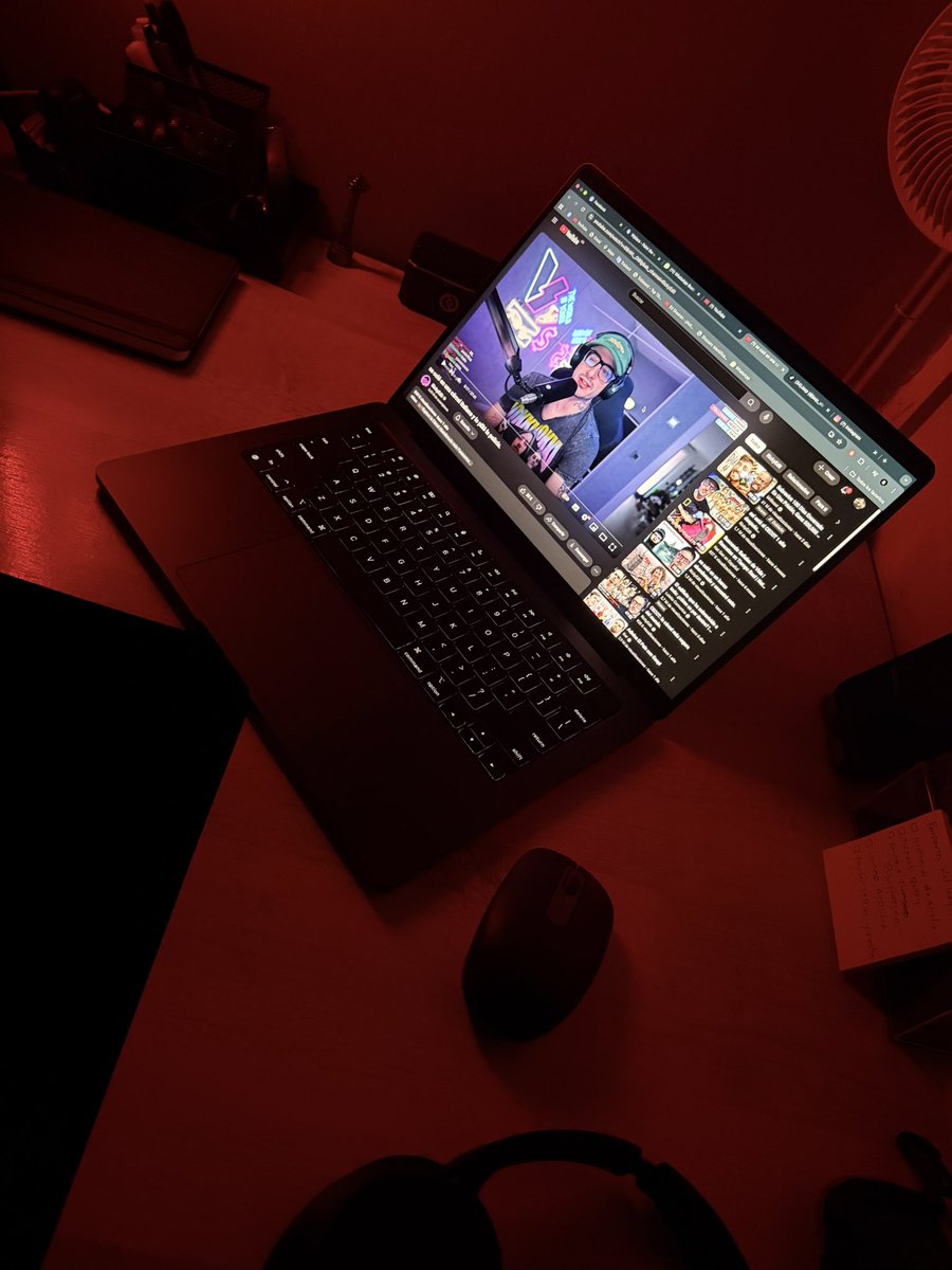 jasp_tech's tweet photo. Aquí viendo al tío Ricky @rickyedit https://t.co/aM2nt3ey0a