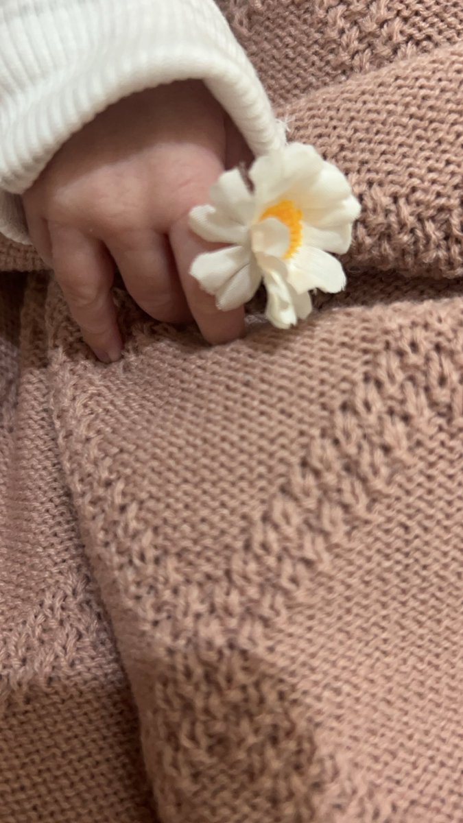 m27noo's tweet photo. شاركت بصورة قمري بعد ما فقدت طفلتي جات قمري فرحة قلبي ♥️. 
#جامعة_ميدأوشن https://t.co/zIyzW1UdlK