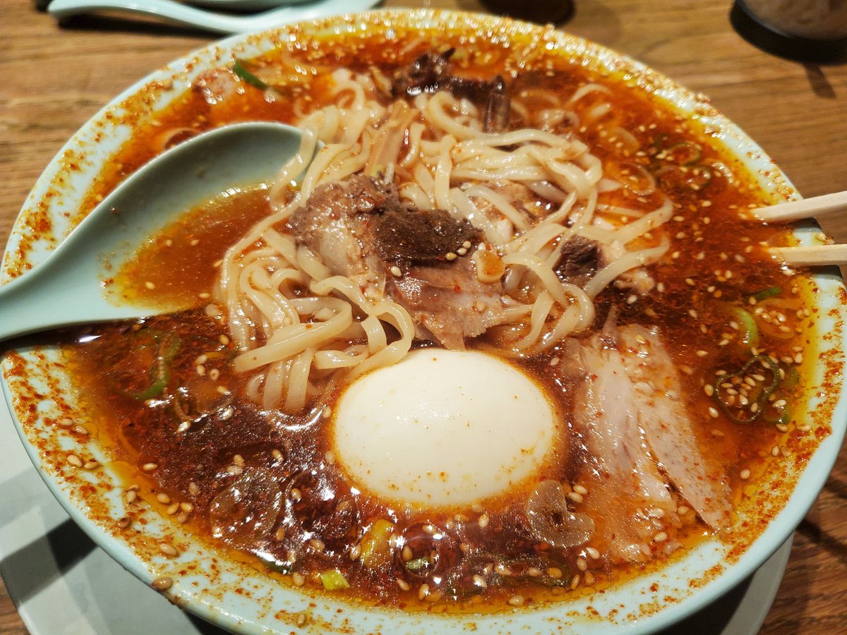 atarashiyouta's tweet photo. えっちゃんらーめん
三辛
十分に辛い！
#えっちゃんラーメン　#新宿
#シメラー https://t.co/rv7fcfUJnz