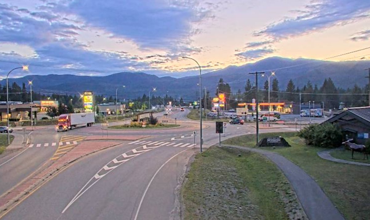DriveBC's tweet photo. 🔍🛣️ A look around #BC at 8:30 PM PDT.
📷:#BCHwy4 - Taylor River, #BCHwy5 - #ClearwaterBC, #BCHwy91 - #AlexFraserBridge, #BCHwy97 - #QuesnelBC https://t.co/aTJhyO9DiL