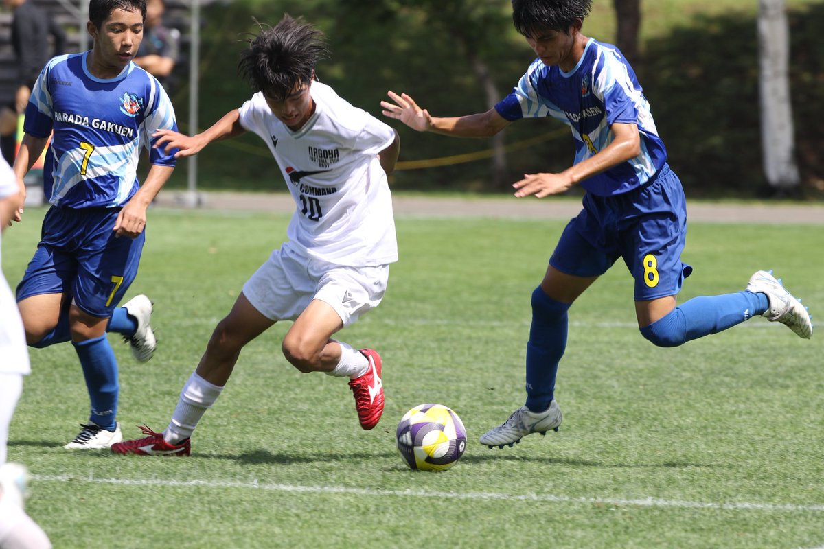 triority's tweet photo. FT 原田学園SC 2-0 名古屋FC・EAST

九州代表決定戦でトリニータ宇佐に勝って全国出場を決めた原田学園はアントラーズや東北1位のモンテディオと同組で難しいかなと思っていたけど、2勝1分で堂々のGS突破。そしてこのR32も会心の勝利で全国16強進出。初出場の街クラブがこれは快挙だよ。

基本に忠実で穴がない印象。先制後名古屋の逆襲をGK1福留輝星(FC Tremble 3年)の好セーブ連発で凌ぐと2点目は完璧な崩しで真ん中の9鳥越翔太(鹿児島U-12 3年)をフリーにすることに成功し試合を決めた。

ほとんど選手交代をせずに明日LAVIDAとの対戦を乗り越えることが出来るか。