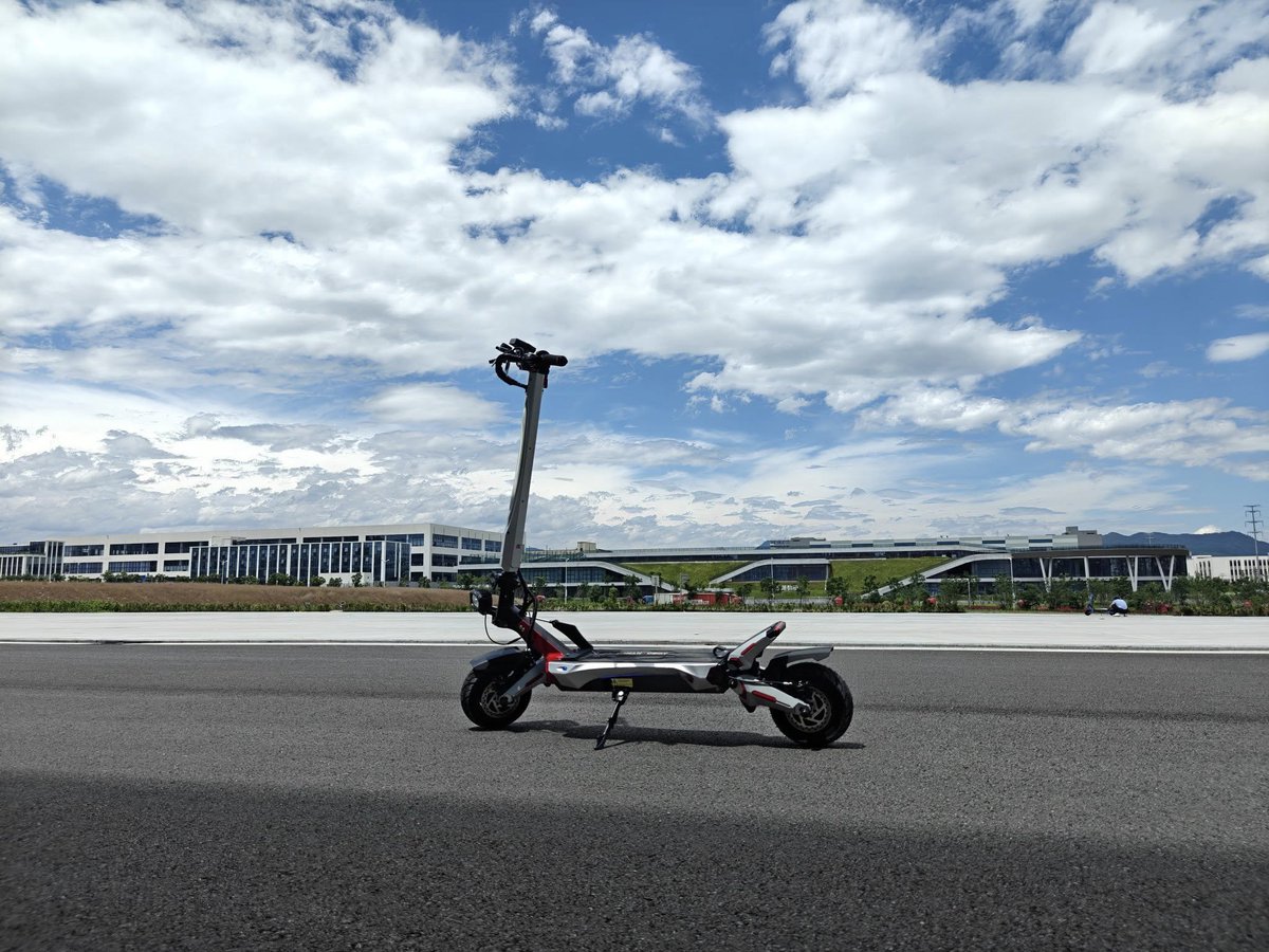 Beneath the endless sky and above the silent asphalt, the Nanrobot N6 72V rises as a statement of raw dominance, engineered to turn every stretch of road into its own empire.
 🛒nanrobot.com/?ref=sale
 🛒amazon.com/nanrobot