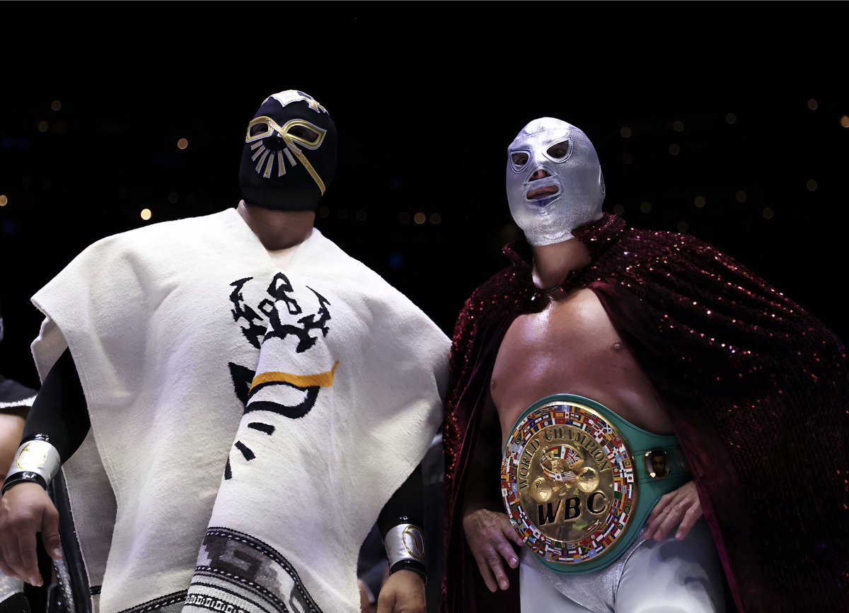 Momentos inolvidables que Dios me a dado la oportunidad de vivir.🙏🏽

Este 6 de Septiembre tendremos la oportunidad de despedir en nuestra preciosa frontera a unos de los luchadores mas importantes de la historia. 📜

Mi querido amigo y compañero <a href="/ElHijodelSanto/">El Hijo del Santo</a> vendrá a dar su