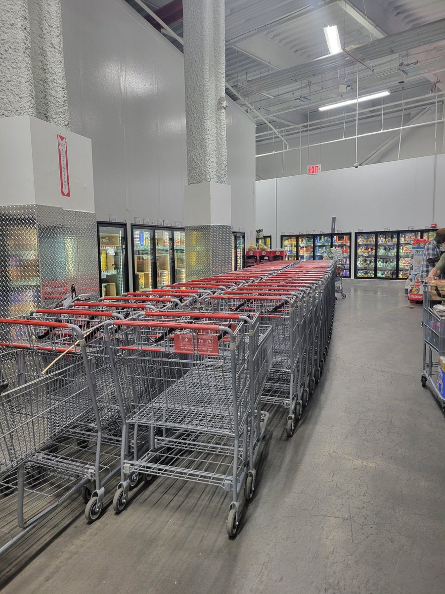 kaymstephens's tweet photo. All these shopping carts were hidden near the eggs and milk. Customers didn't even know this at #BJs at Bronx Terminal. Makes no sense. https://t.co/1LNG6dvQBd