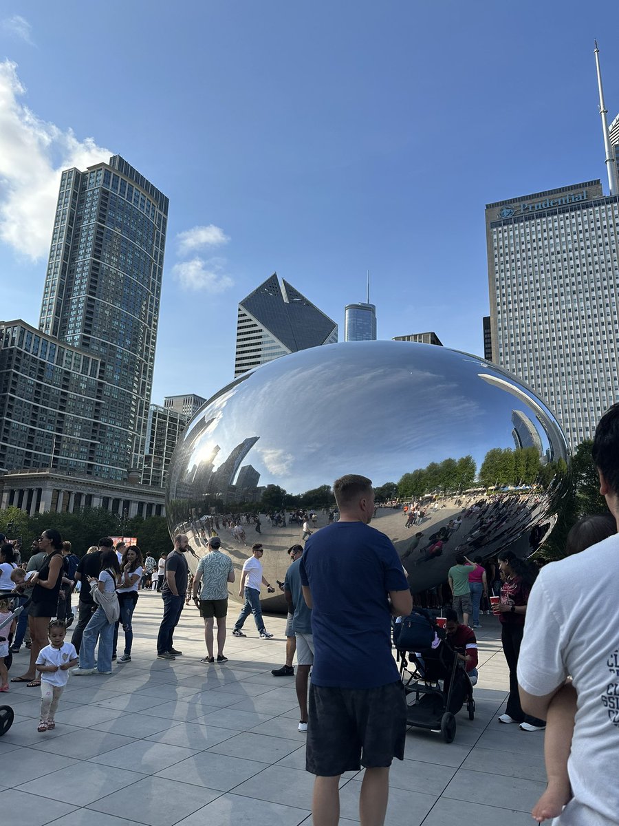 roxuly's tweet image. Busy weekend: Touring around the city 🏙️ went to the Navy pier, Millennium Park &amp;amp; Cubs game! So much to see, not enough time 😚 #busyweekend #chicagosightseeing #greatcompany #futureplans