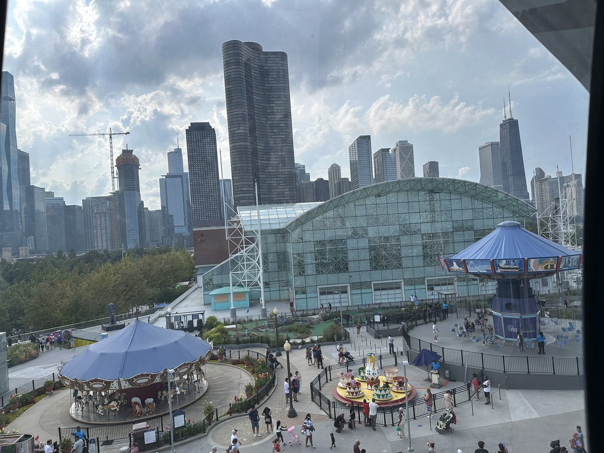 roxuly's tweet image. Busy weekend: Touring around the city 🏙️ went to the Navy pier, Millennium Park &amp;amp; Cubs game! So much to see, not enough time 😚 #busyweekend #chicagosightseeing #greatcompany #futureplans
