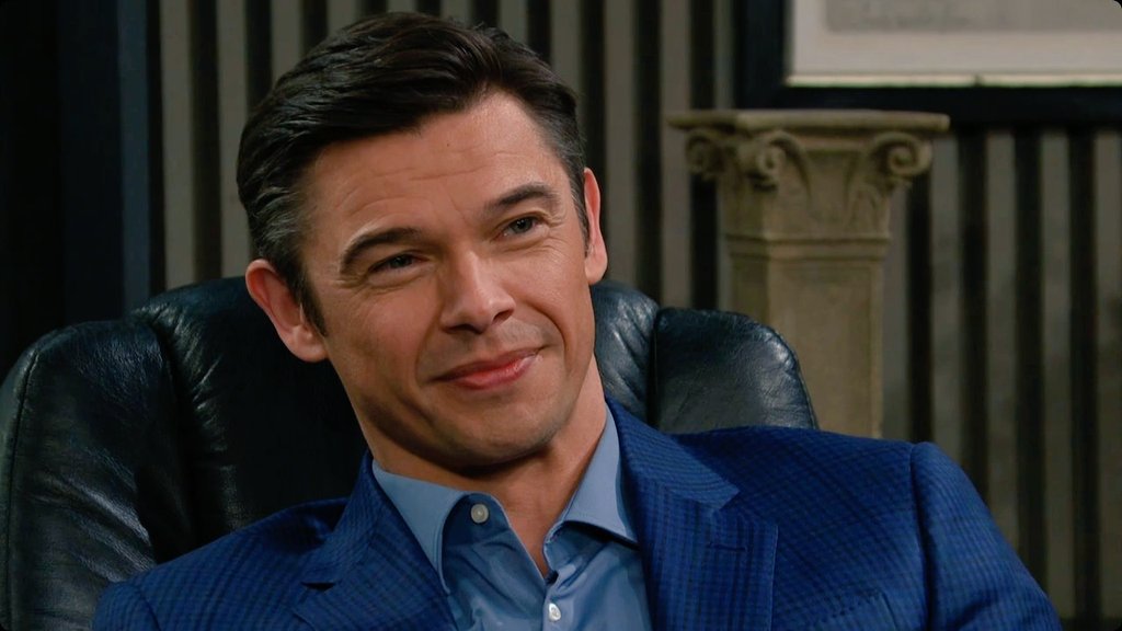 brianne1017's tweet photo. Alex says Stephanie might not be so easy to convince. Xander smiles a big fake grin & says Alex better do what Xander is asking or he'll be sorry. Alex's smile leaves his face. ##Days @PaulTelfer @MrRobertScott #AlexCeption
(So much for being Xander's right hand!) https://t.co/ekqmQoeURn