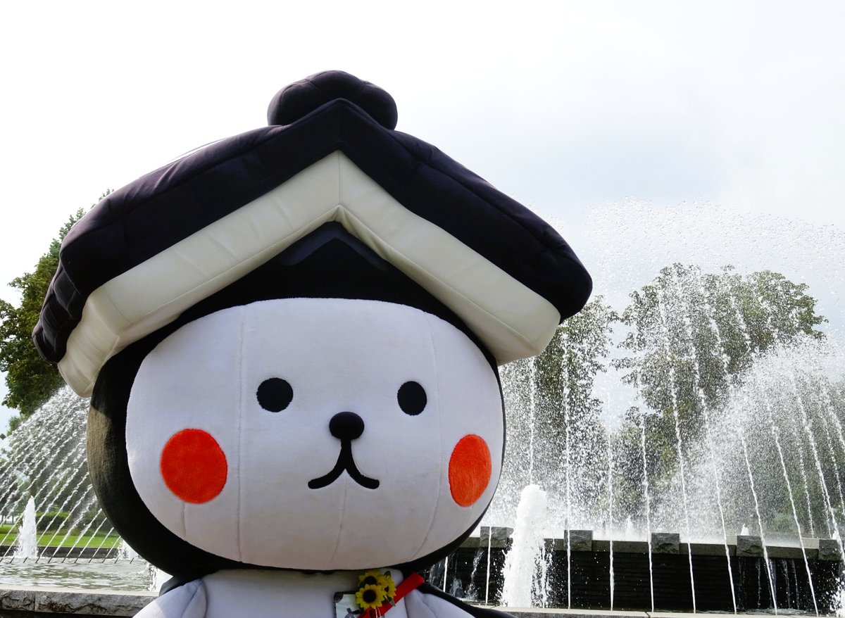 おはよ～っ♪ きょうは「#噴水の日」だよっ⛲ この #噴水広場 は #仮面