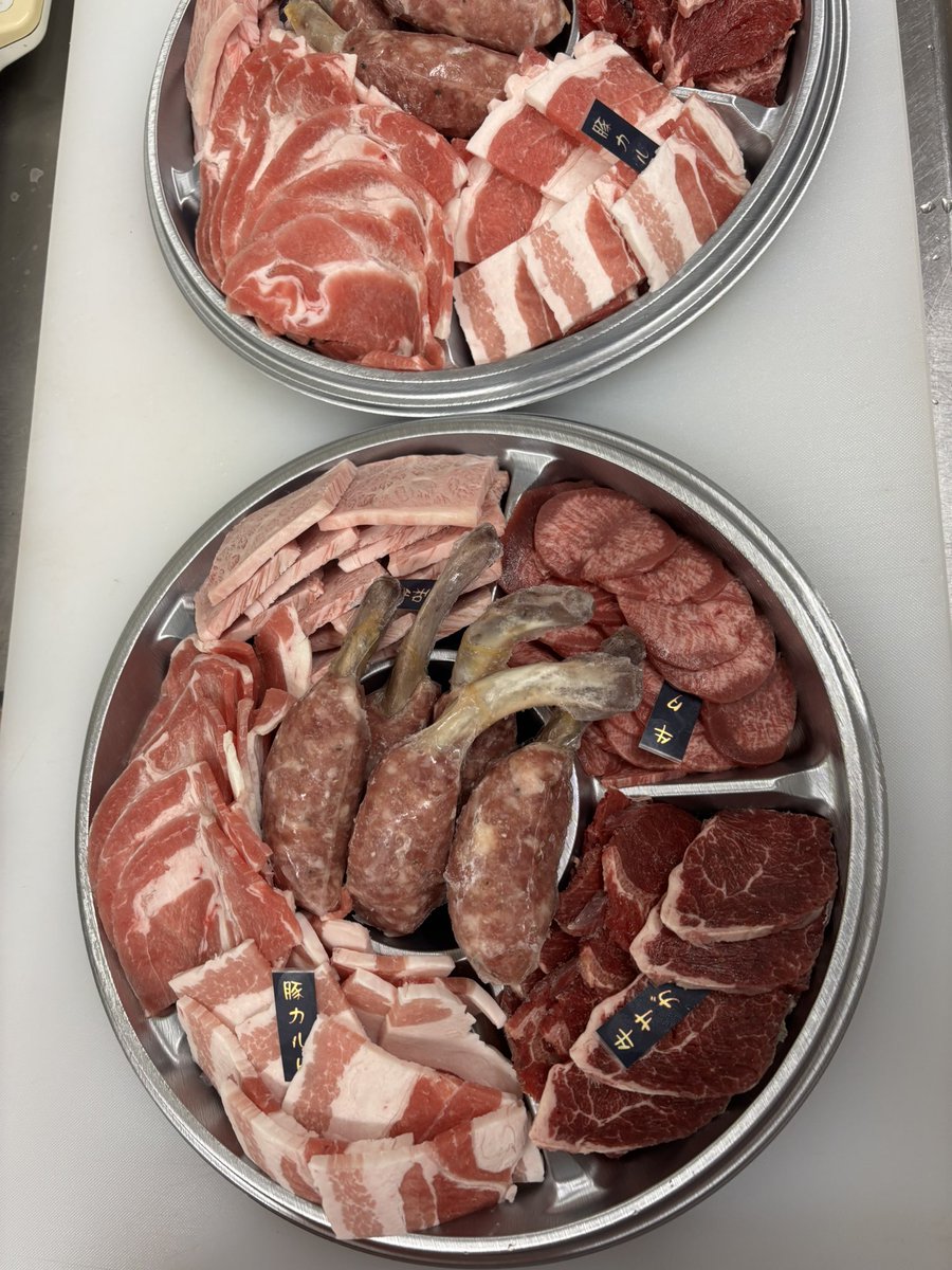 ［ケガには注意⚠️］

指先を削ぎ切りしてしまいました😅

皆さまも刃物の取り扱いには注意ですよ⚠️

完治には時間かかるみたいですが、まだまだ秋までアクセル全開で「仏恥義理」です🤘

今後とも肉のふじた函館をよろしくお願い致します😊