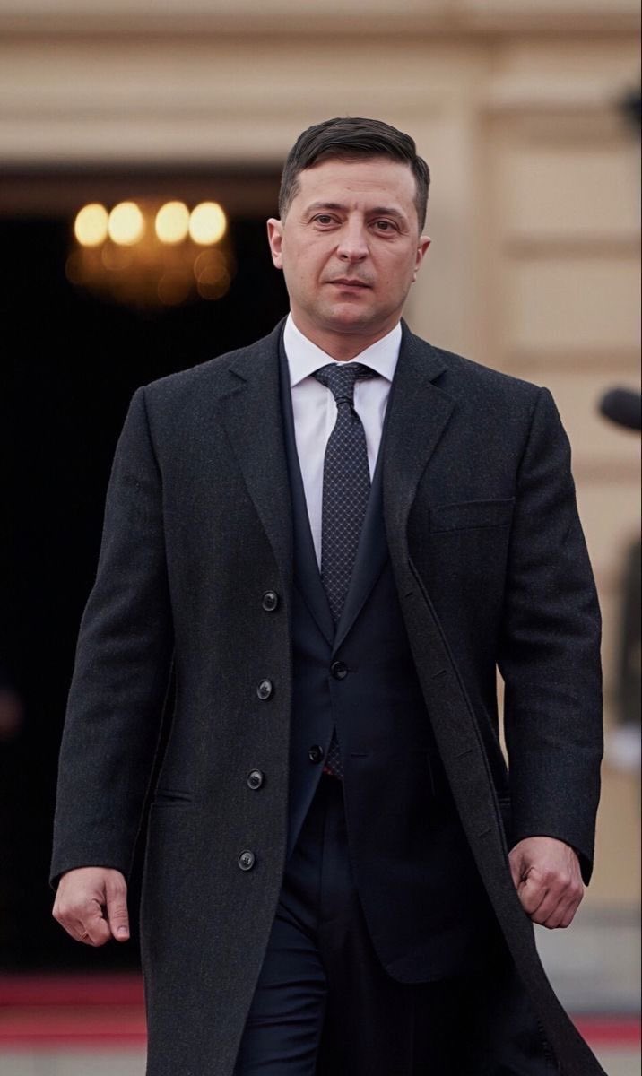 Miti_Blue's tweet image. Do you believe that President Zelenskyy is a hero? ✋🏻