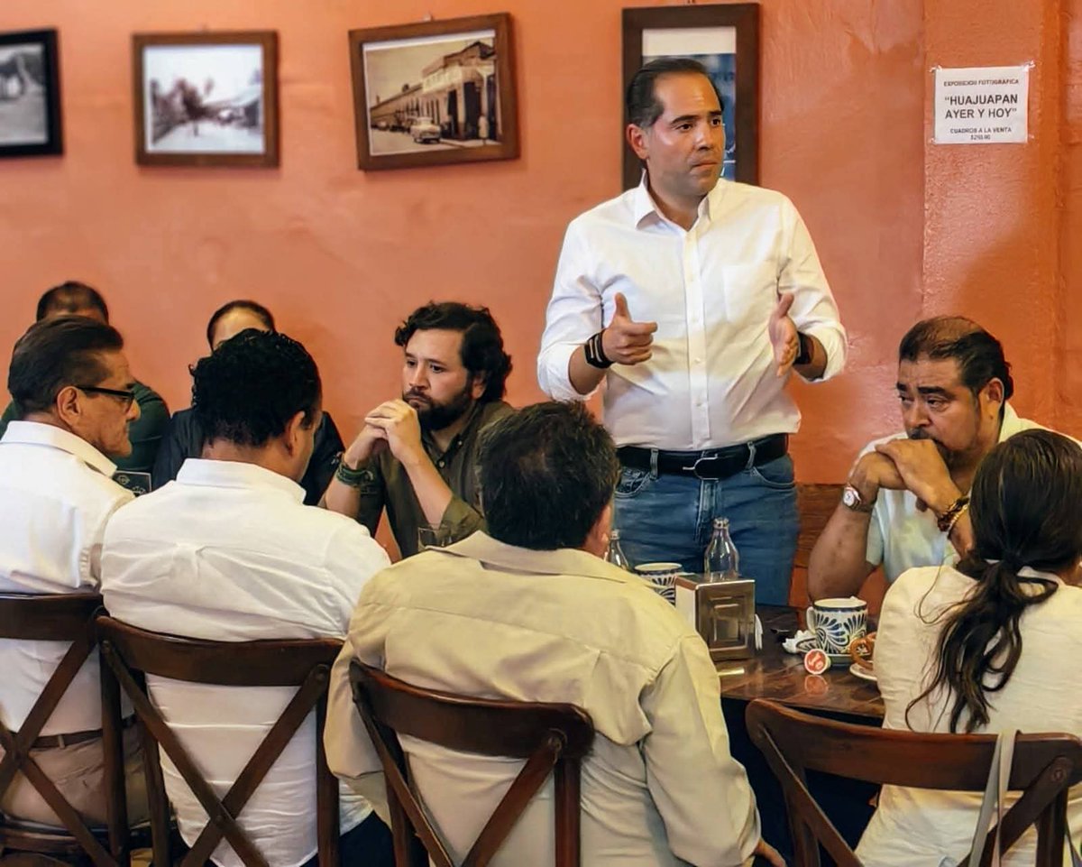 Diego Martínez S. (@diegomtzsanchez) on Twitter photo El bebé verde <a href="/RaulBCCue/">Raúl Bolaños-Cacho Cué</a> continúa con su campaña anticipada soñando saquear Oaxaca, pero las caras de <a href="/PepeEstefanG/">Pepe Estefan G</a> y <a href="/avilesalvarez_a/">Alejandro Aviles Álvarez</a> dicen más que cualquier mentira que escupa su "candidato"
A ver hasta dónde les permite avanzar <a href="/salomonj/">Salomón Jara Cruz</a> con esta farsa y traición. El bebé verde <a href="/RaulBCCue/">Raúl Bolaños-Cacho Cué</a> continúa con su campaña anticipada soñando saquear Oaxaca, pero las caras de <a href="/PepeEstefanG/">Pepe Estefan G</a> y <a href="/avilesalvarez_a/">Alejandro Aviles Álvarez</a> dicen más que cualquier mentira que escupa su "candidato"
A ver hasta dónde les permite avanzar <a href="/salomonj/">Salomón Jara Cruz</a> con esta farsa y traición.