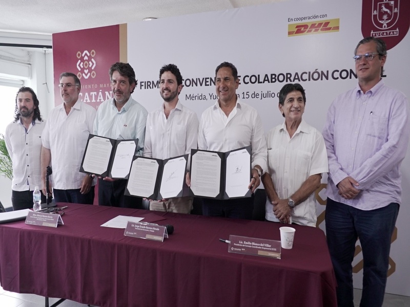 InfoTransportes's tweet photo. 📦🤝#DHLExpress México y la Secretaría de Economía y Trabajo de #Yucatán (#SETY) firmaron un convenio para apoyar a #PyMEs locales 🇲🇽
- @DHLMex - @DHLexpress - @SETYYucatan
👉https://t.co/GuAdMt8FPB https://t.co/vEa2TUJXtO