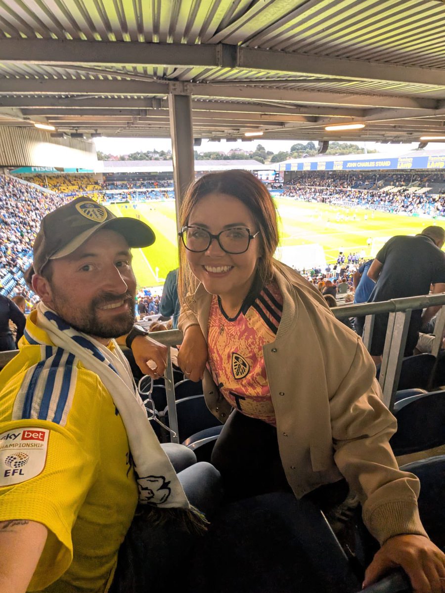 Monday night football + 3 points, lovely stuff. ⚽️✨
<a href="/LUFC/">Leeds United</a>