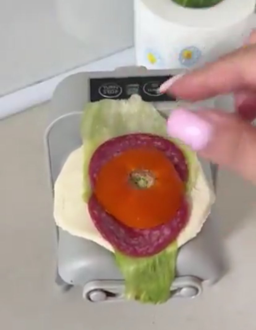Charlie 👽👻 (@reconnarwhal) on Twitter photo Putting that aside, what kind of psychopath eats the butthole of the tomato? 🤨 Putting that aside, what kind of psychopath eats the butthole of the tomato? 🤨