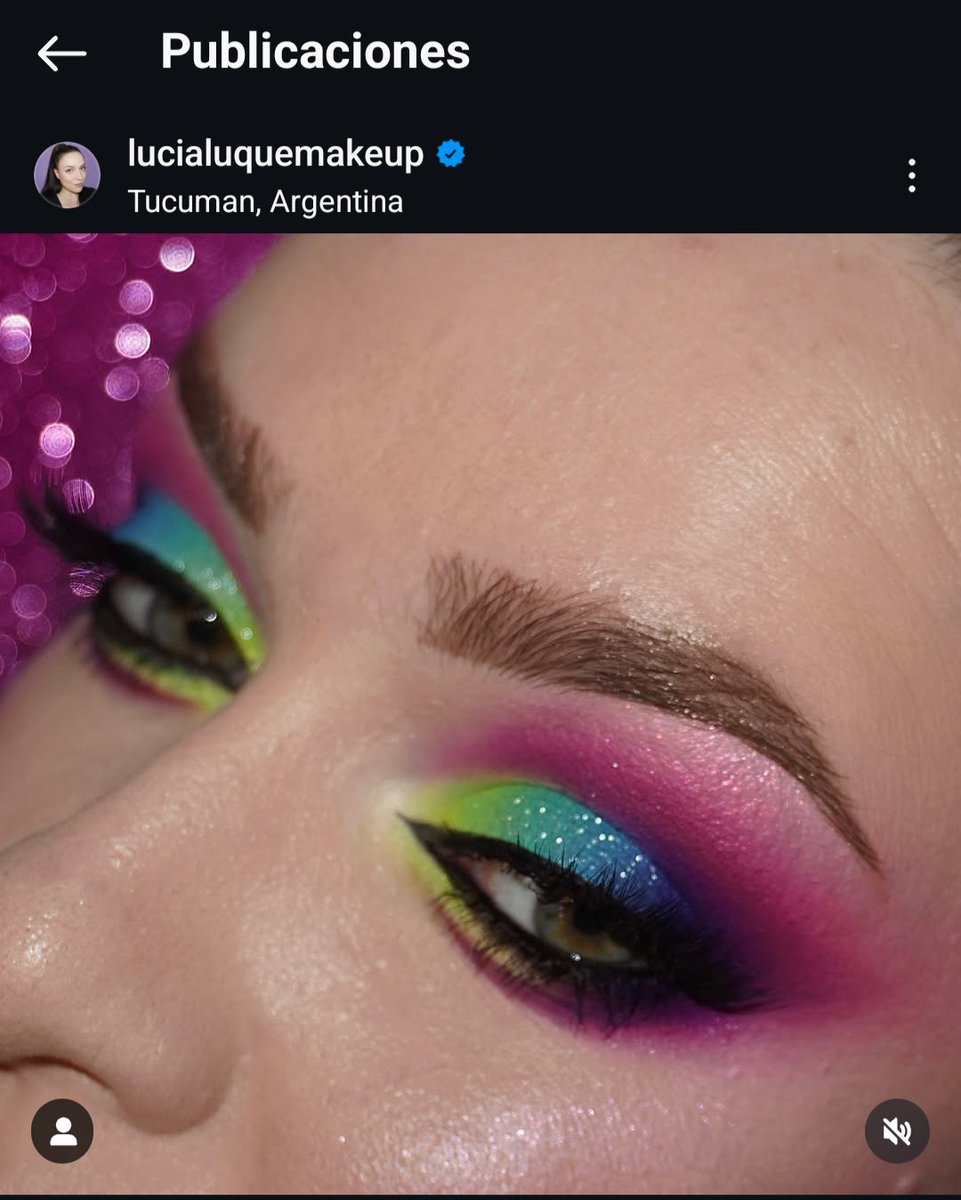 En el capítulo de hoy de "Conseguite un problema honesto", me tiene harta el clean makeup. Me aburre tanto delineadito esfumado marrón, que sí que queda lindo, pero voto porque volvamos a los makeup que nos levantan el ánimo. 
Qué mejor ejemplo que el de la grosa de Lucía Luque: