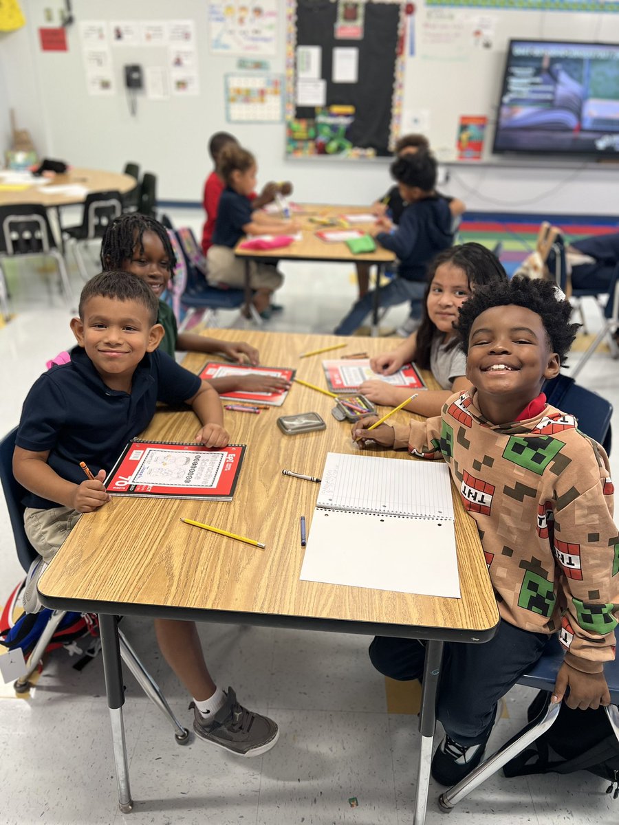 Broward_ES's tweet photo. Great 1st week! Our students are off to a strong start and showing their Broward pride everyday!
We’re so proud of our Broward family for starting the year with such energy and positivity.  #BrowardStrong #AttendanceMatters #BrowardPride #CommunitySchools https://t.co/n1wu5j8TSG