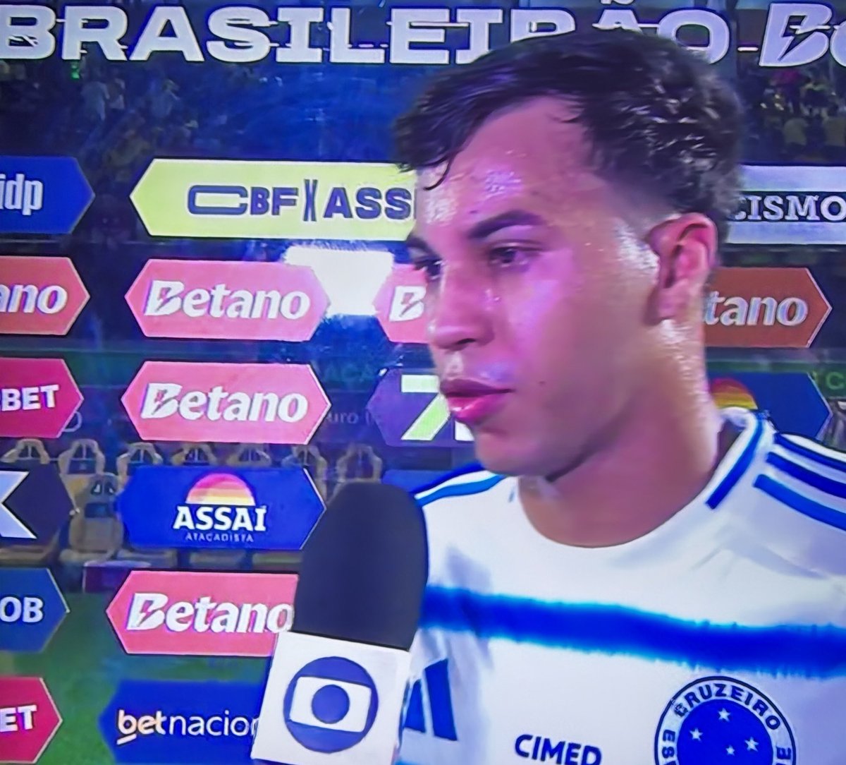 Centraldoocec's tweet photo. Kaio Jorge na saída sobre o pênalti

“Pra mim foi muito pênalti, estava na minha frente, e é engraçado que todo jogo que o Cruzeiro tem um lance duvidoso, a marcação é sempre contra nós..” https://t.co/E67WBCVYhu