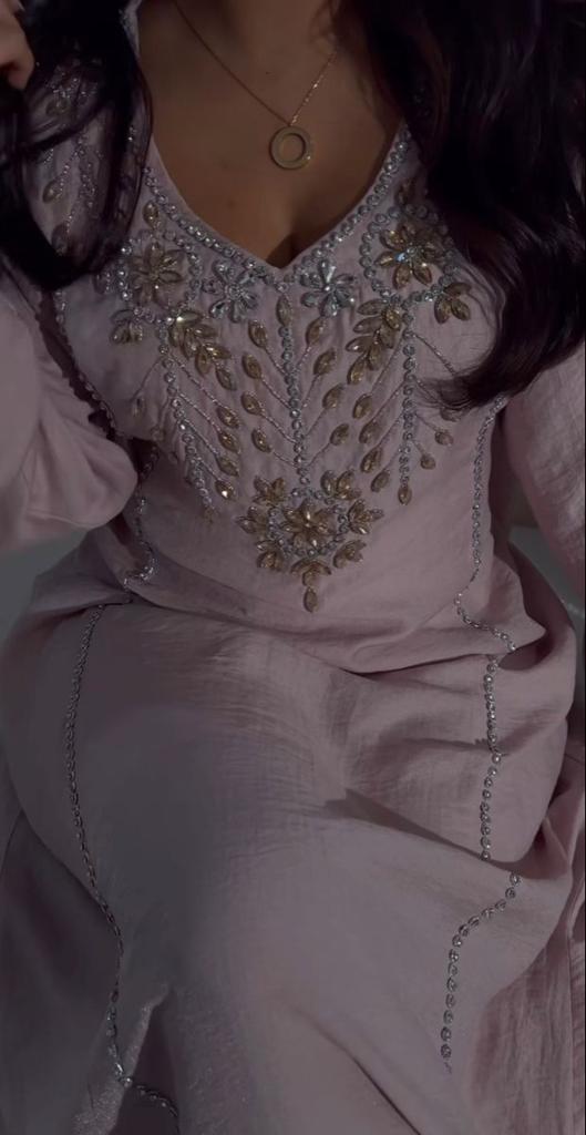 حضنك هو الحضن الذي يبتسم له قلبي دائما

#صباح_الخير