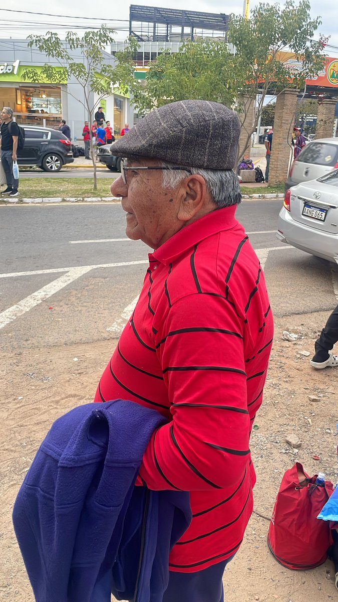 Don Juan Rodríguez!!
Socio Vitalicio 84 años!!
Rumbo a la Plata
Cerro Porteño y su maravillosa Hinchada!! Vamos Cerro toda la vida! 🌪️🔵🔴