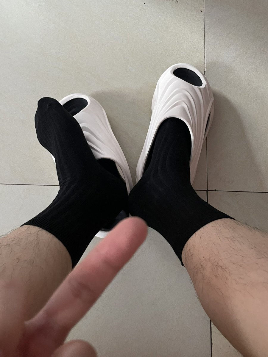 白袜还是黑袜，傻逼自己来选 #原味 #傻逼 #贱狗 #臭脚