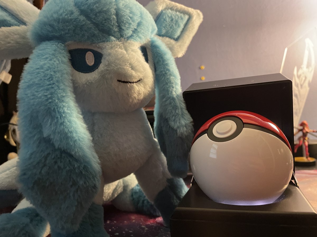 glaceonganda's tweet photo. I wish Glaceon was real https://t.co/hHOjo0iJR1