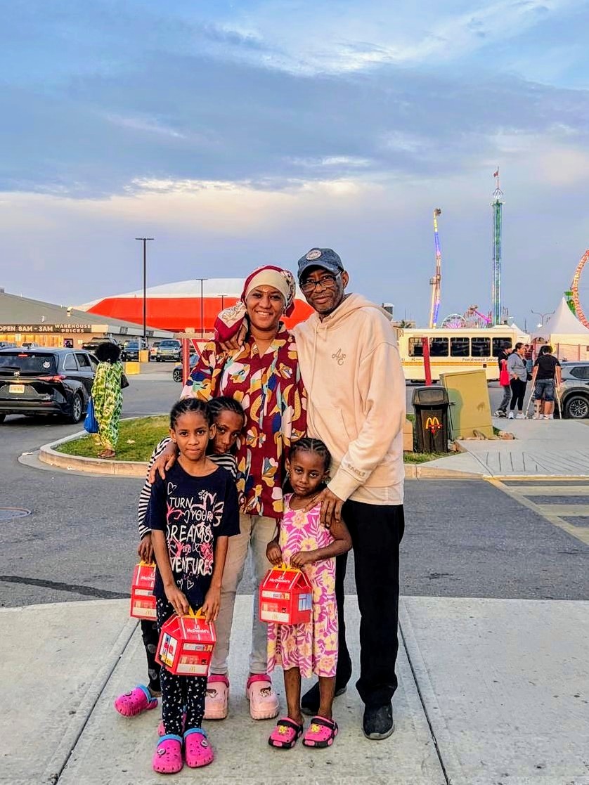 DrBJAdamu's tweet photo. The tapestry of a family is woven with threads of Love,Unity,Shared Memories,Understanding,Respect &amp; MutualConcern. The anchor in the storm &amp; a sail in the calm, always guiding you home, like the roots of a tree that give us a strong foundation to grow in God guidance &amp; blessings https://t.co/upXmiIcNGX