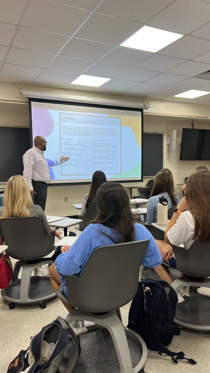 knoxrob1's tweet photo. Enjoyed an awesome evening facilitating a DiSC workshop at Gettysburg College this evening with its field hockey team. #NCAALearnLead #LearnLead https://t.co/S41V6T5Ntw