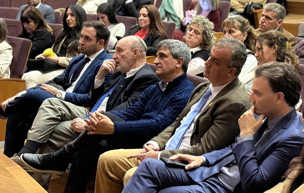 pyedlin's tweet photo. 🎤Un orgullo haber participado del enorme esfuerzo para que hoy sea ley.
📍En la presentación del libro “La implementación de los Juicios en Ausencia”, con la presencia del autor, Dr. Franco Fiumara. Organizado por Colegio de Abogados, Esc. de Gobierno y Esc. Judicial del CAM. https://t.co/nPxVv6HGXt