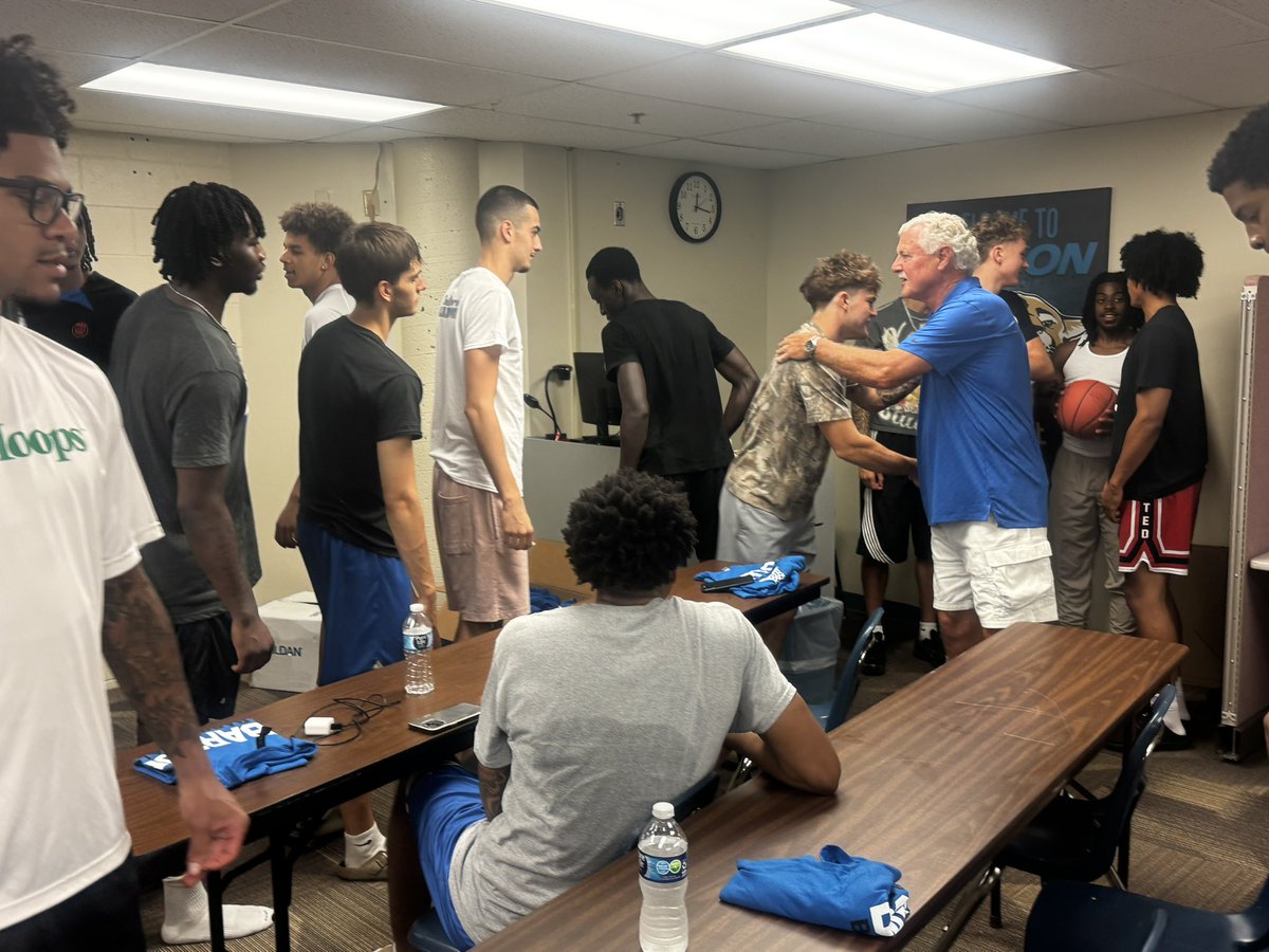 Thanks to Barton alumnus Rob Bowman for speaking to our team at today's final meeting. Your message of Barton pride &amp; the importance of representing not just our college, but our entire community, was truly inspiring. We're reminded how fortunate we are to be here at Barton! 💙🐾